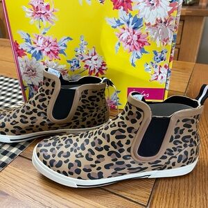 NWT Joules Brown and Black Boots with Comfortable Fit